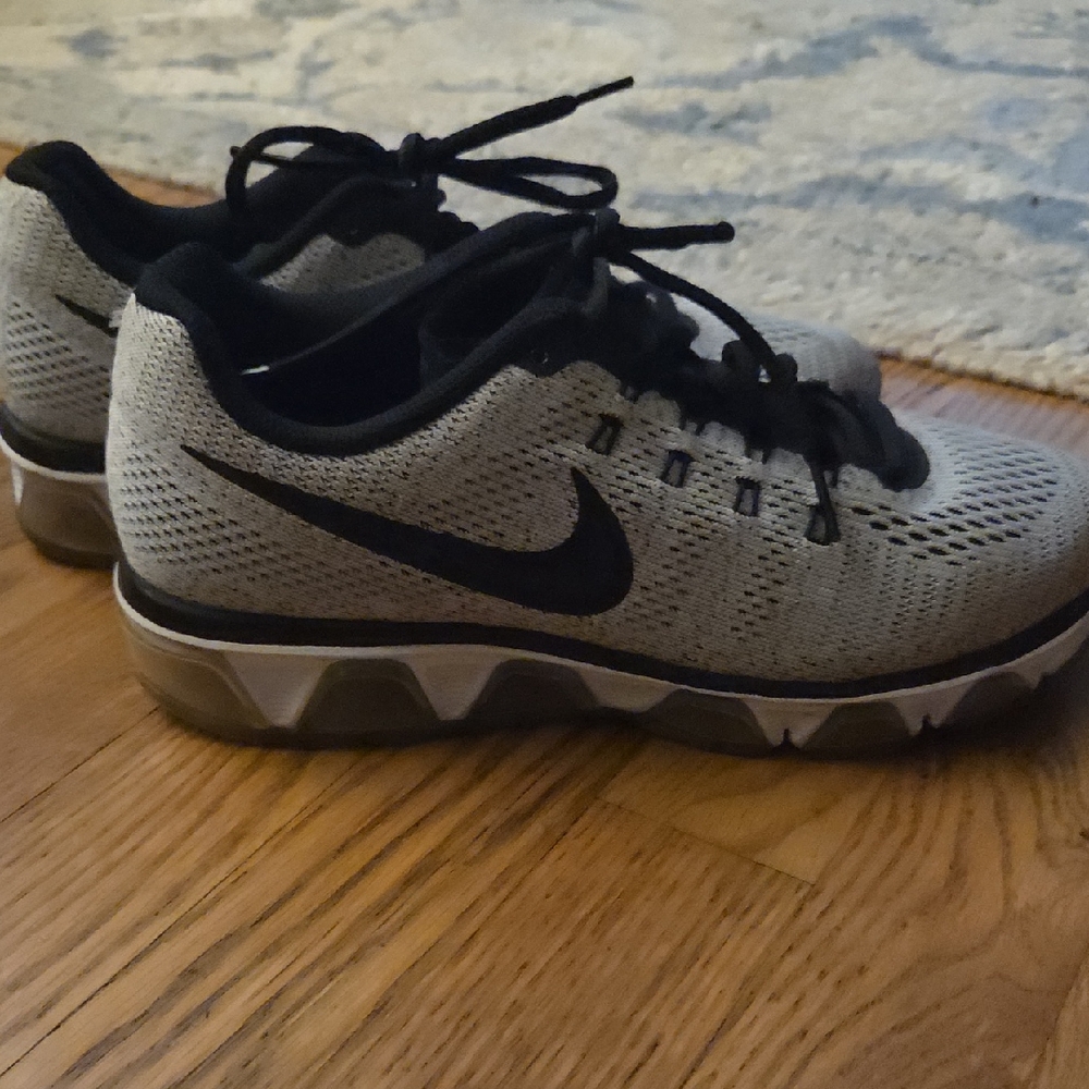 Nike Women's Black and Gray Tailwind Athletic Sneakers 8